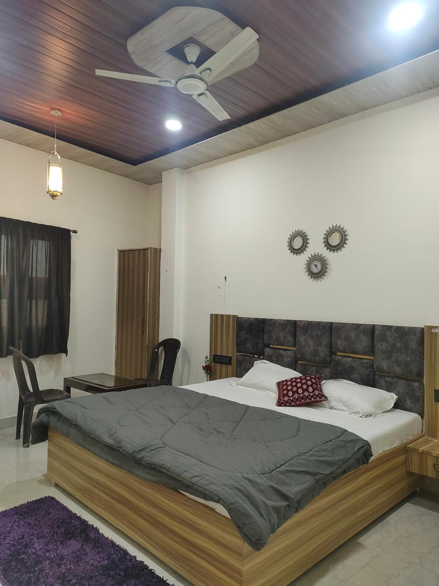 Banarasiya Stay Walking Distance To Banaras Railway Station Varanasi Exterior foto