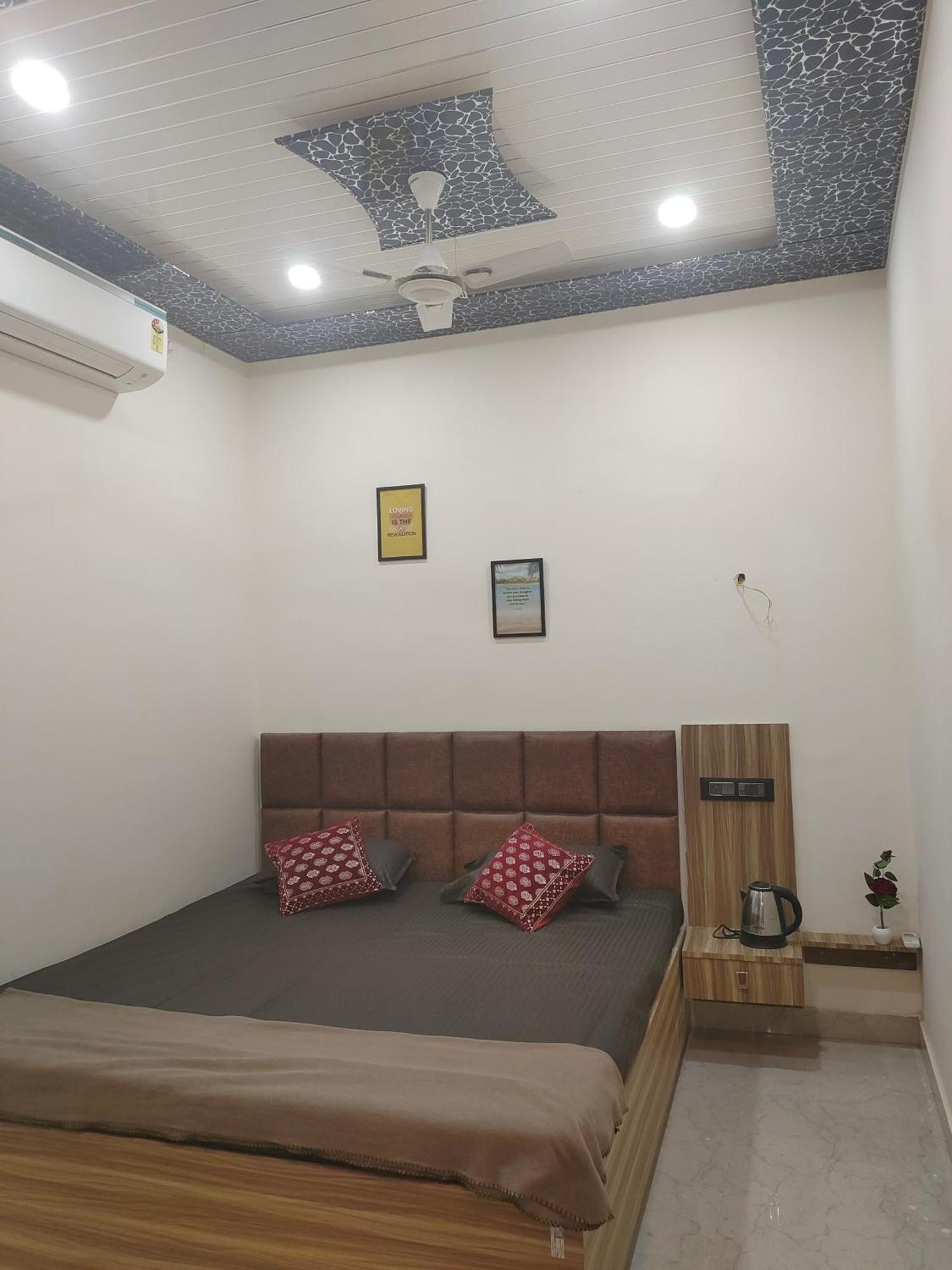 Banarasiya Stay Walking Distance To Banaras Railway Station Varanasi Cameră foto