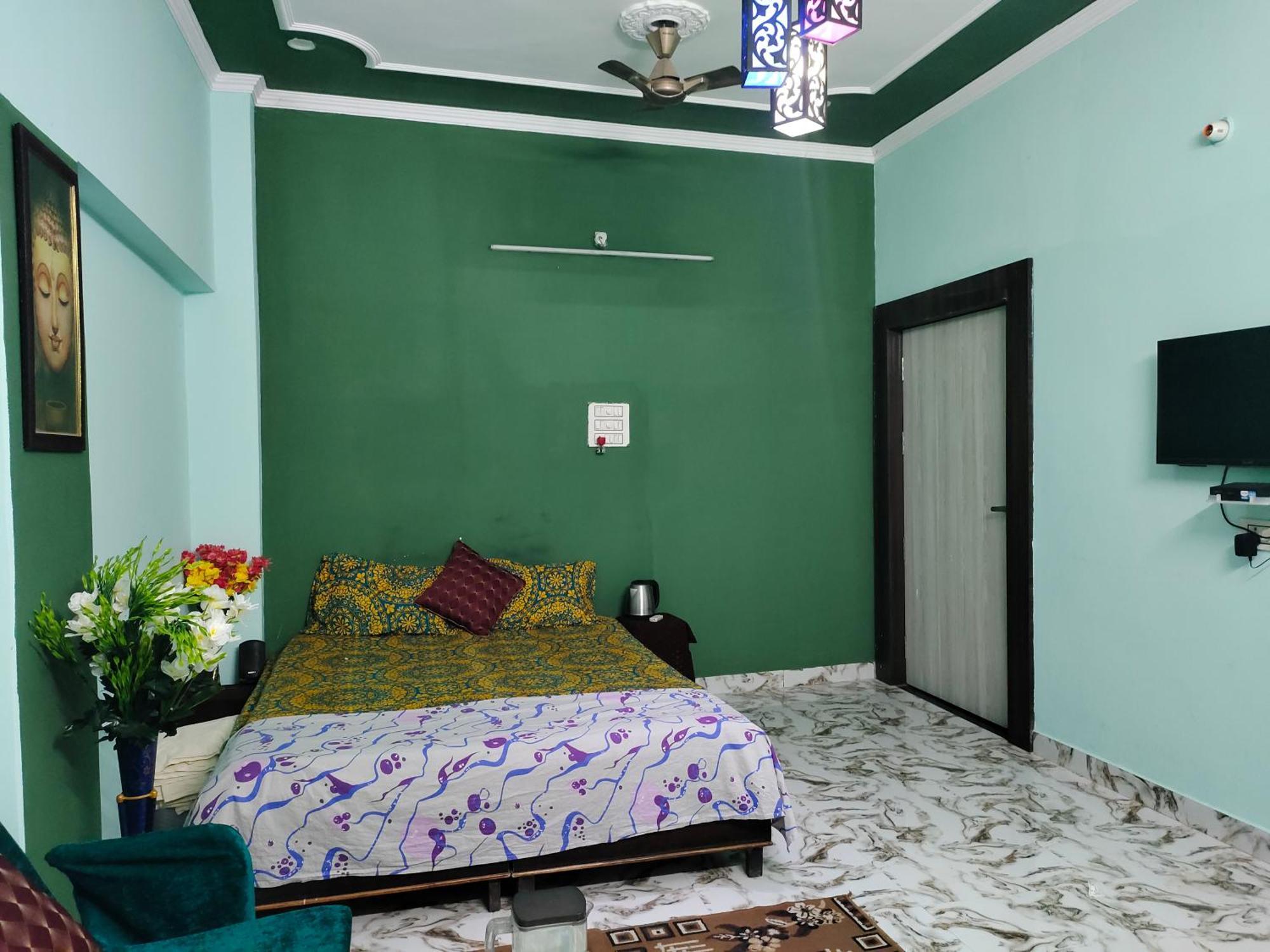Banarasiya Stay Walking Distance To Banaras Railway Station Varanasi Exterior foto