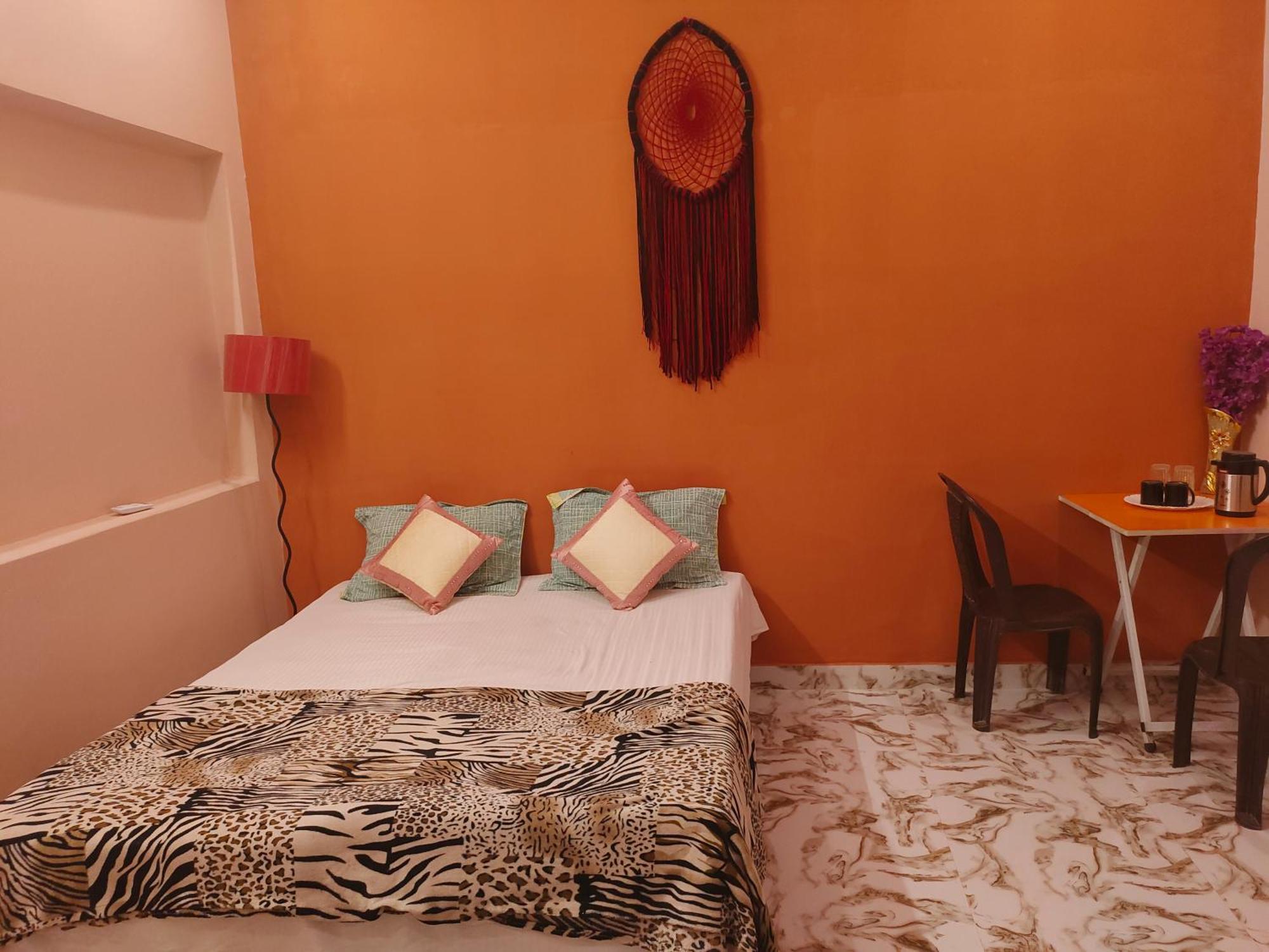 Banarasiya Stay Walking Distance To Banaras Railway Station Varanasi Cameră foto