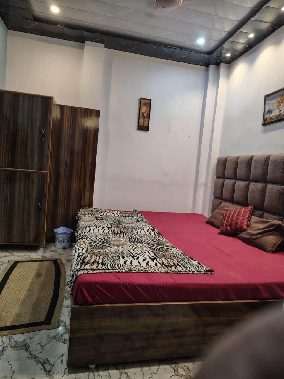 Banarasiya Stay Walking Distance To Banaras Railway Station Varanasi Exterior foto