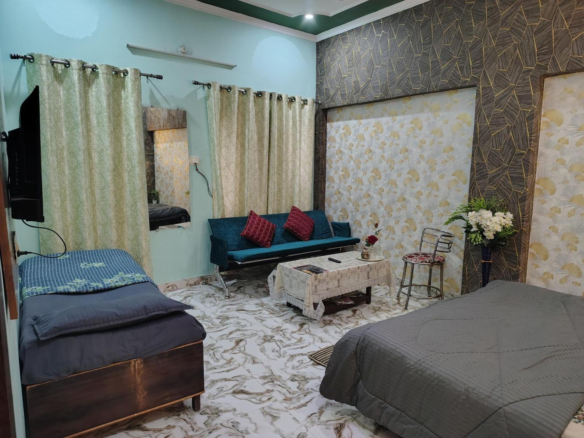 Banarasiya Stay Walking Distance To Banaras Railway Station Varanasi Exterior foto